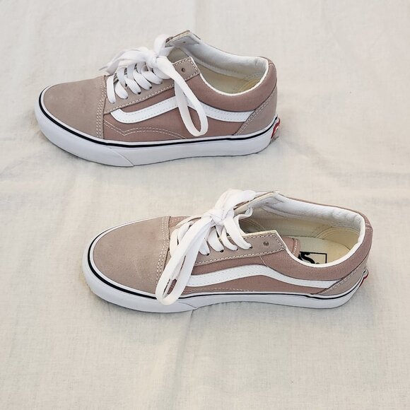 Like New - Vans Old Skool Shoe  - Size 5.5 - Picture 7 of 15